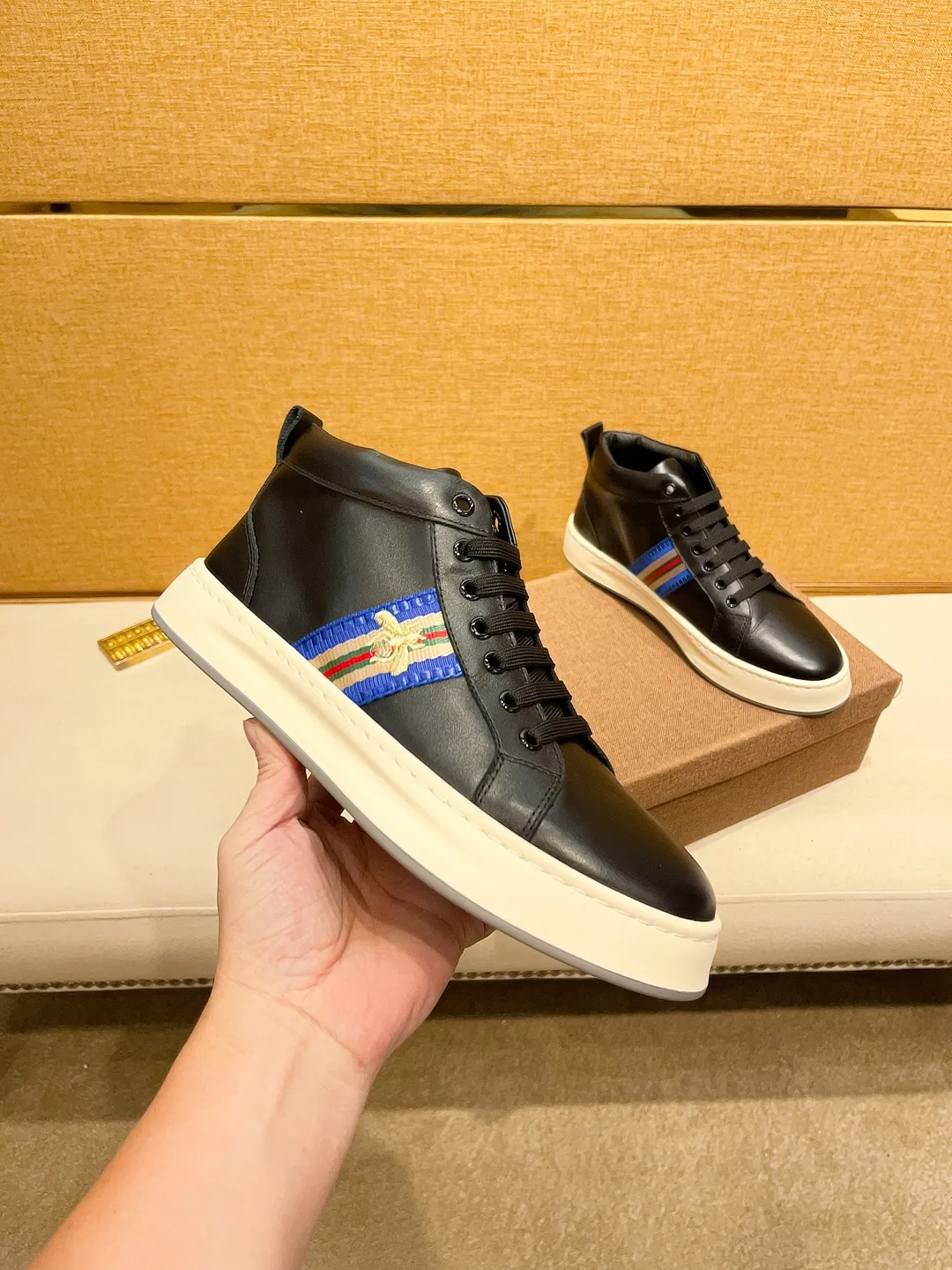 Factory price 440 [Gucci] Gucci's latest high-top casual Korean-style men's shoes, brand new autumn and winter design, perfect workmanship, cabinet quality, upper: cowhide material, leather lining; soft and comfortable, rubber outsole ultra-light, wear-resistant, simple, versatile fashion men's shoes, color optional, size 38--44